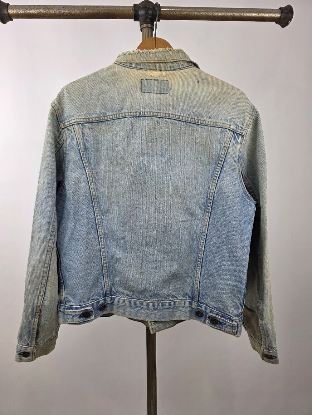 Levi's Vintage 80's Blue Denim Type III Trucker Distressed Jacket Size 42 - Picture 10 of 12